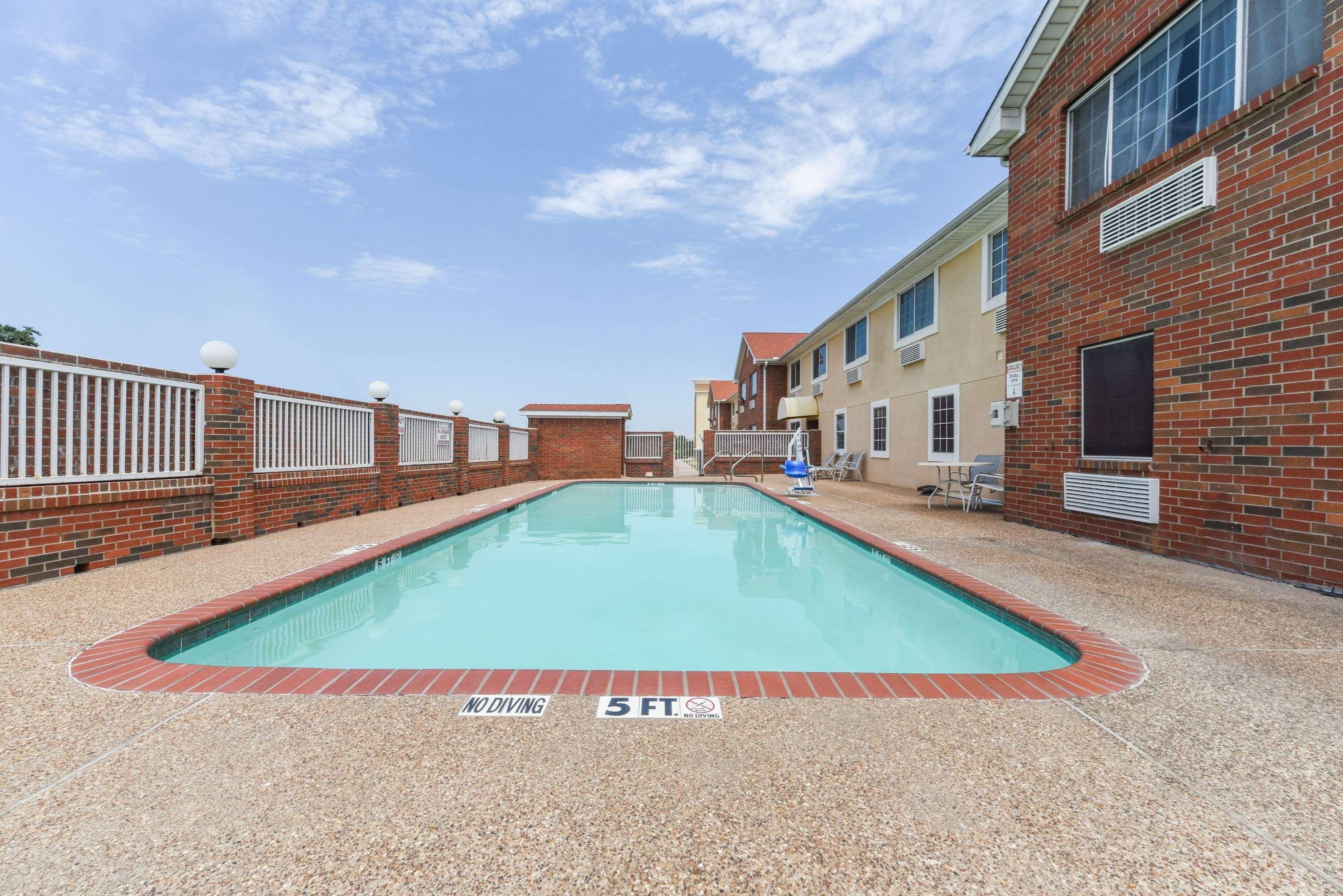 Super 8 By Wyndham Burleson Fort Worth Area Εξωτερικό φωτογραφία