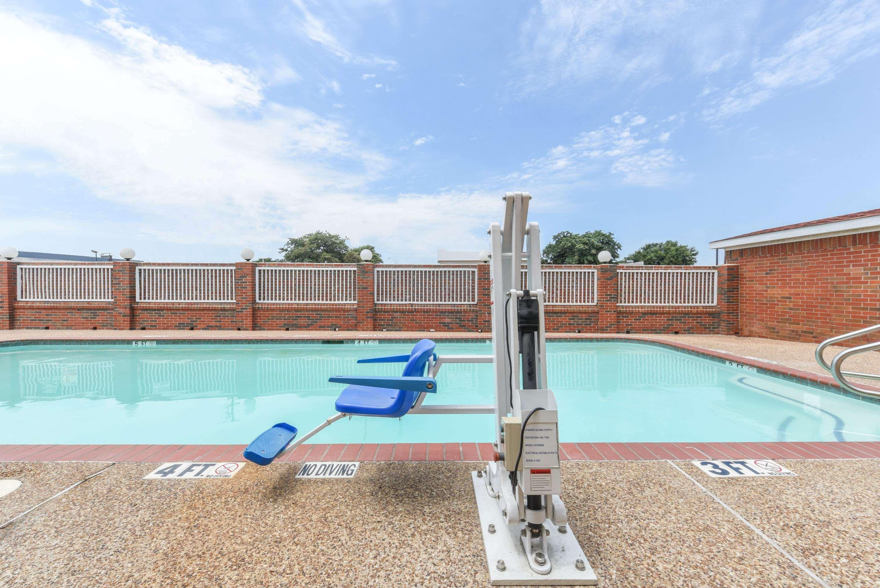 Super 8 By Wyndham Burleson Fort Worth Area Εξωτερικό φωτογραφία